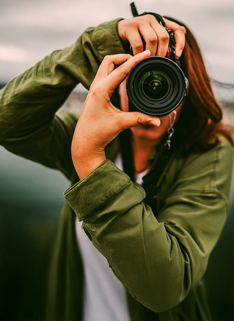 Boligfotograf tager billeder af ejendom til boligsalg