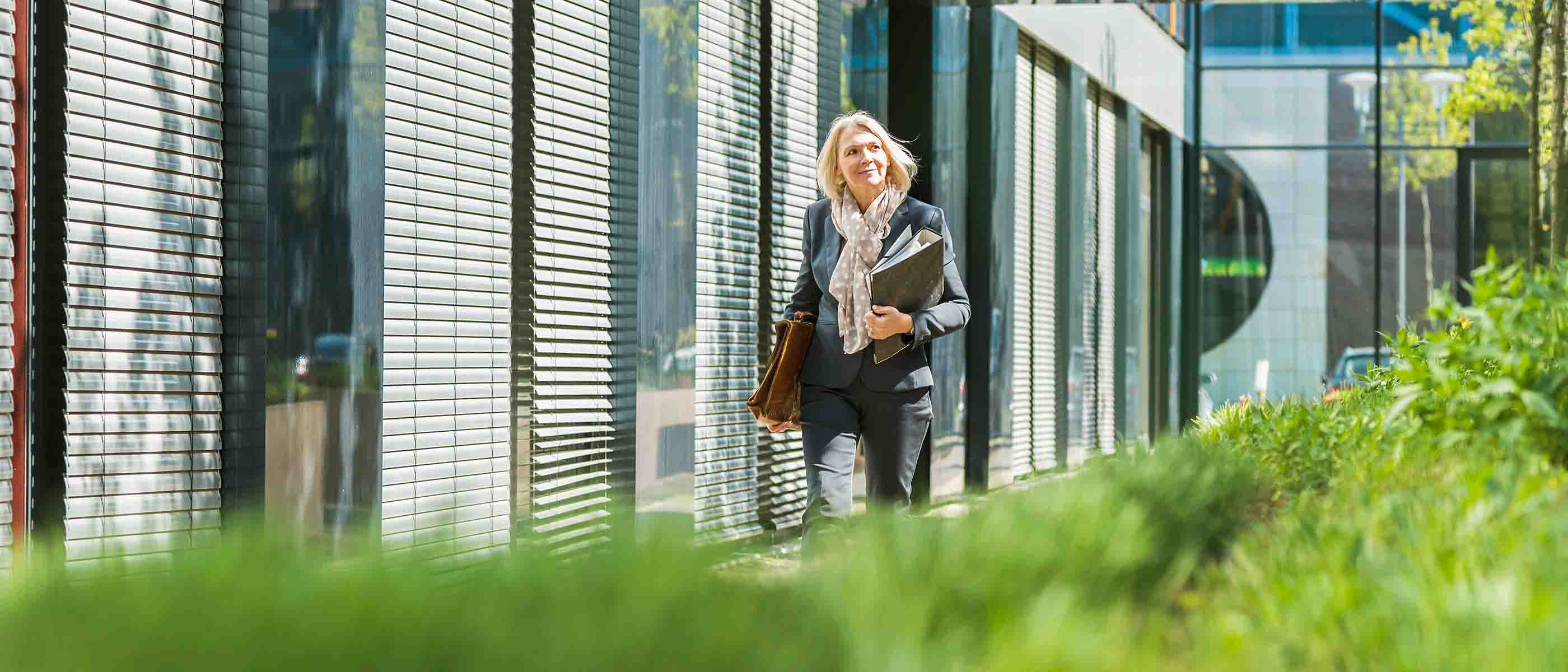 Ejendomsmægler ved moderne erhvervsbyggeri