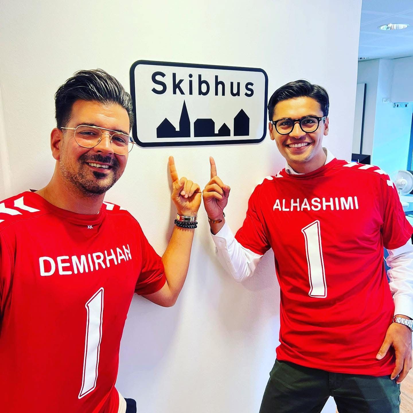 Bahadir Demirhan (tv) og Abdallah W. Alhashimi sammen i forretningen i Nybolig Skibhus.